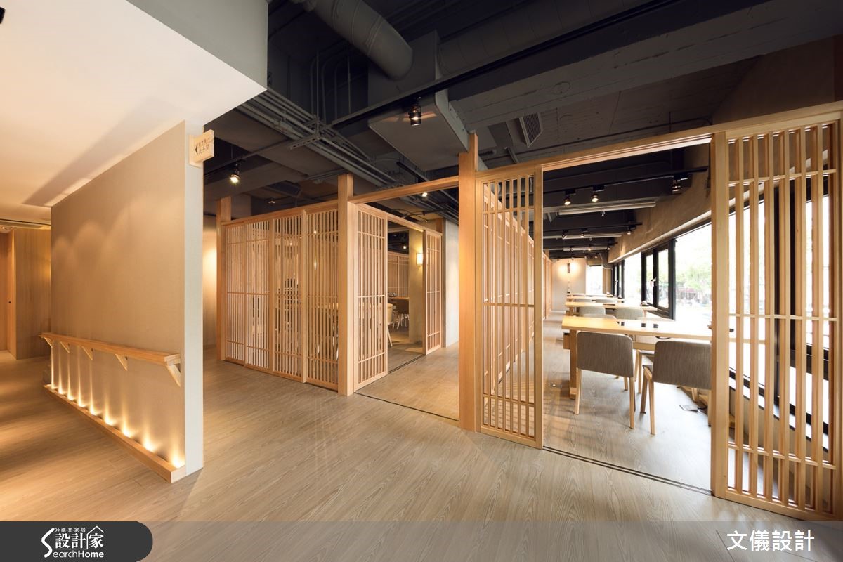 此壽喜燒日式餐廳由老屋改建而成,建築物歷經 50 年歲