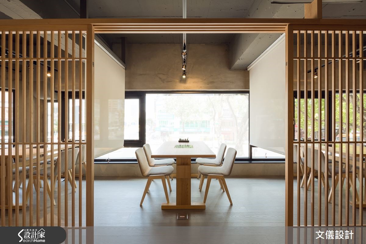此壽喜燒日式餐廳由老屋改建而成,建築物歷經 50 年歲