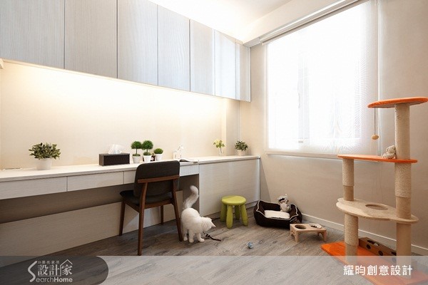 屋齡 37 年的狹長老屋,由於考量到原始格局採光有限,