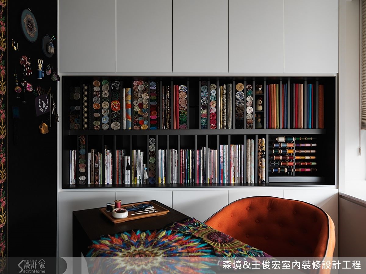 設計的本質就是生活,營造一個舒服的空間,了解作品材料的收納需求,打造展示兼具合宜的收納書櫃,滿足屋主的生活作息與興趣。 設計的本質就是生活,營造一個舒服的空間,了解作品材料的收納需求,打造展示兼具合宜的收納書櫃,滿足屋主的生活作息與興趣。
