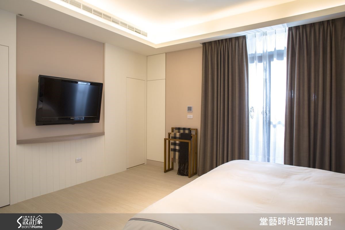 職業為飛官的丈夫喜愛剛毅的工業風格,而妻子則鍾情「
