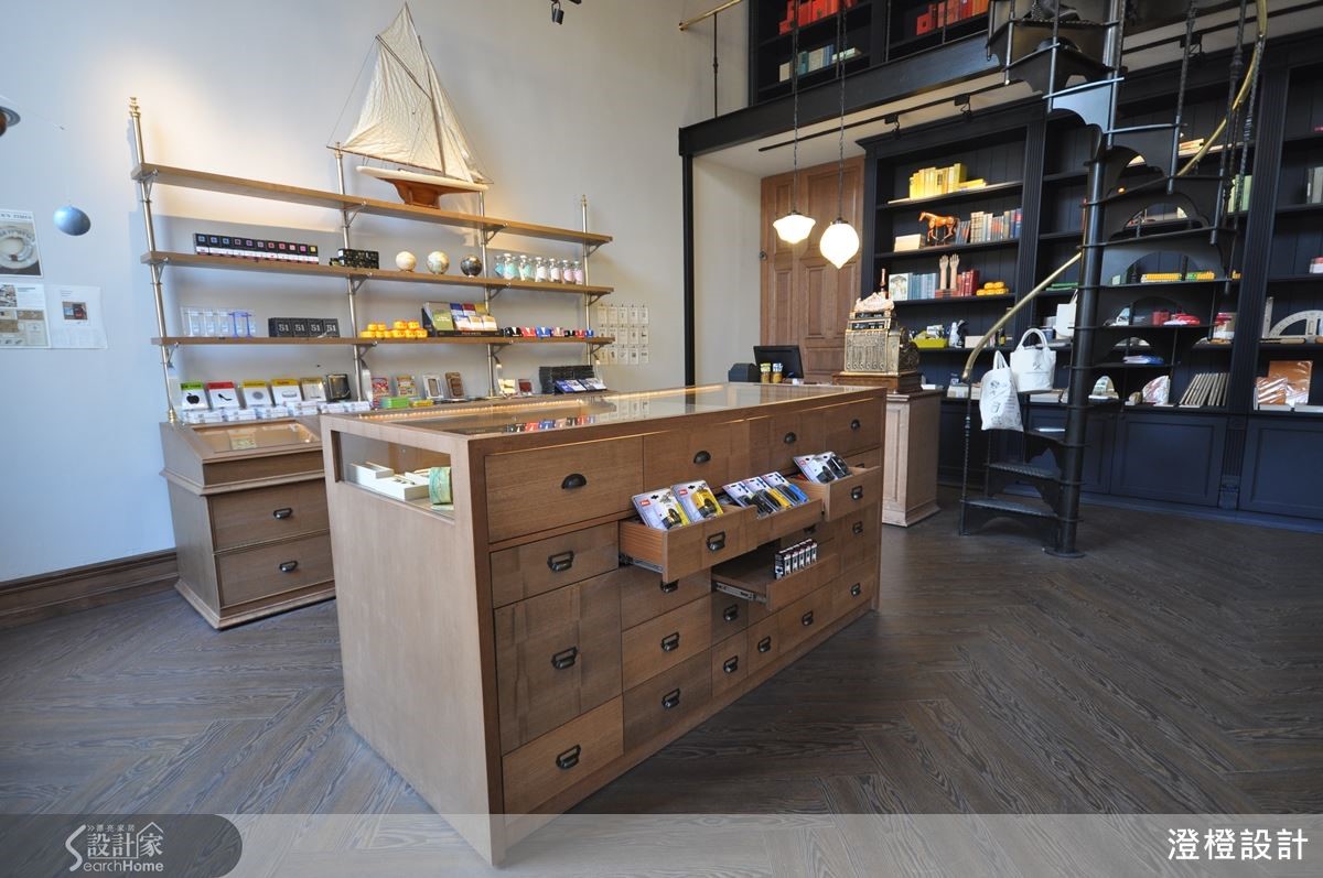 2013 年完工的古董文具小店,店內專門販售百年品牌文