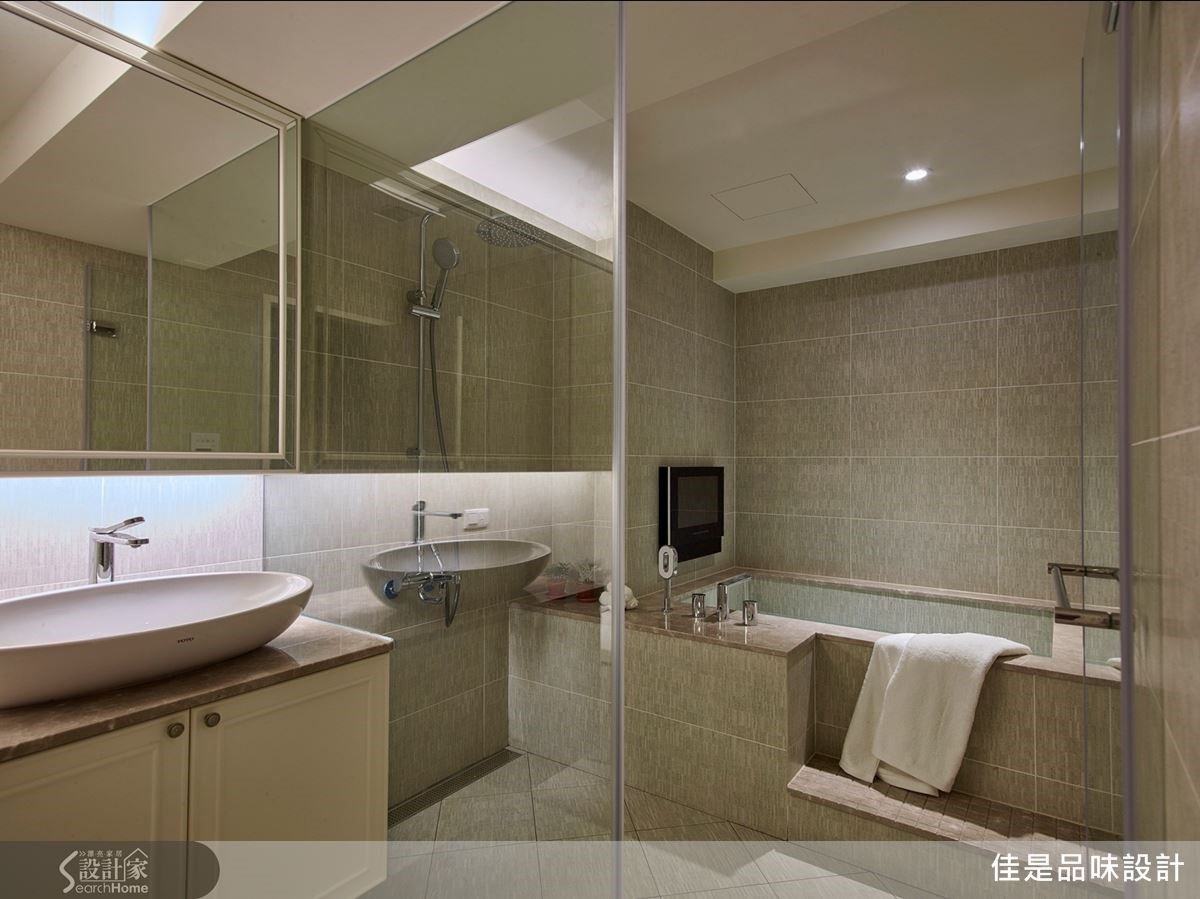 湯屋衛浴以片岩磁磚鋪陳重新建構的浴池,形成放鬆身心的舒適體驗。 湯屋衛浴以片岩磁磚鋪陳重新建構的浴池,形成放鬆身心的舒適體驗。