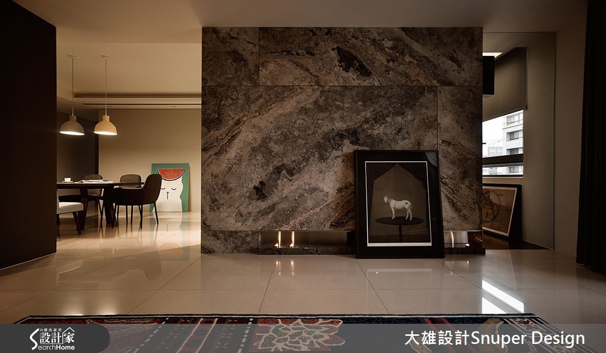 大理石牆的自然肌理與水墨暈染的人文風景,為空間注入如水墨畫般的流動氛圍。 大理石牆的自然肌理與水墨暈染的人文風景,為空間注入如水墨畫般的流動氛圍。