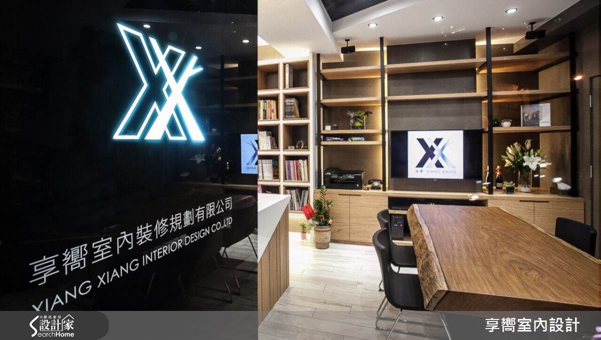 在清一色現代化建築的街道上,實木打造的外觀讓室內設