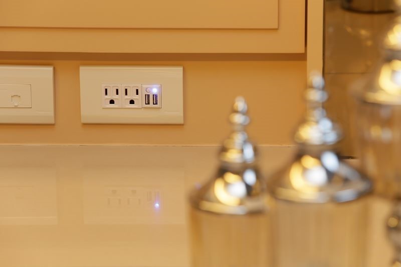 可結合電源開關、USB 充電插座、電腦電源專用AC插座、巿話插座,現已有 30 多款組裝商品可供消費者選擇。 可結合電源開關、USB 充電插座、電腦電源專用AC插座、巿話插座,現已有 30 多款組裝商品可供消費者選擇。