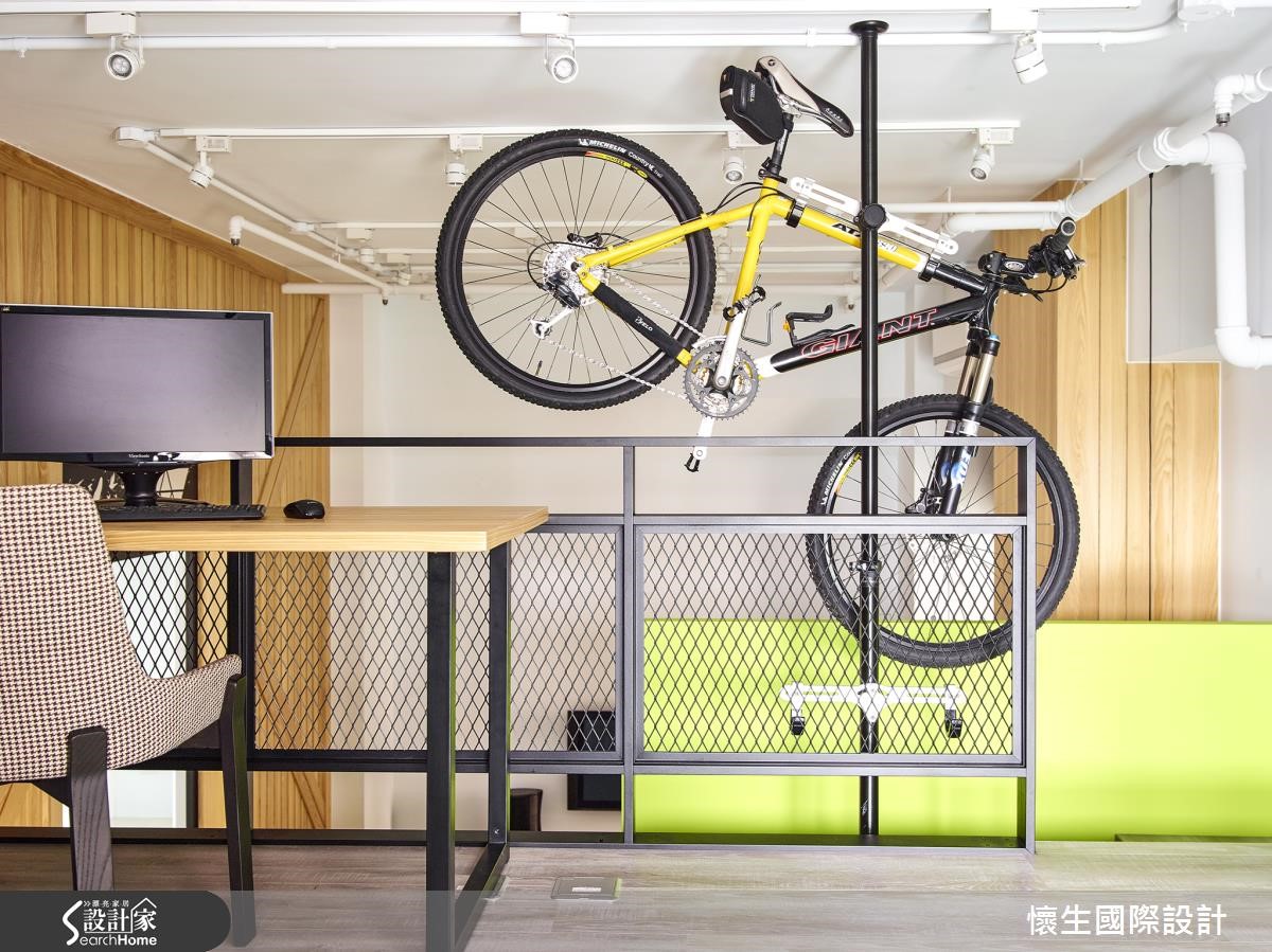 設計師微調本案新成屋原先格局,將 40 坪居家的公領域