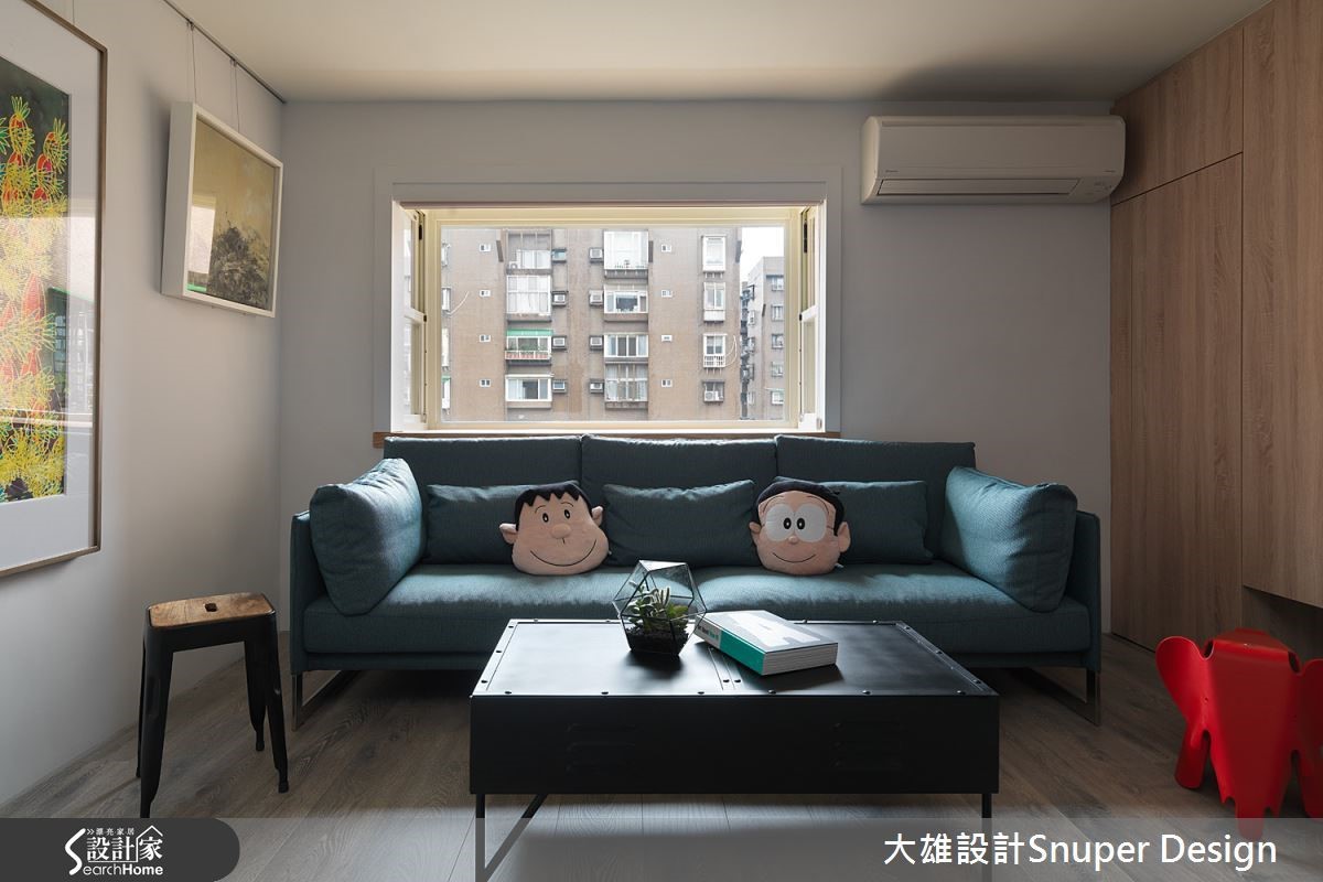 調整了開窗方式後,改善對流及採光,同時將對面大樓整齊趣味的景緻強調格放,引入人文氣質。 調整了開窗方式後,改善對流及採光,同時將對面大樓整齊趣味的景緻強調格放,引入人文氣質。