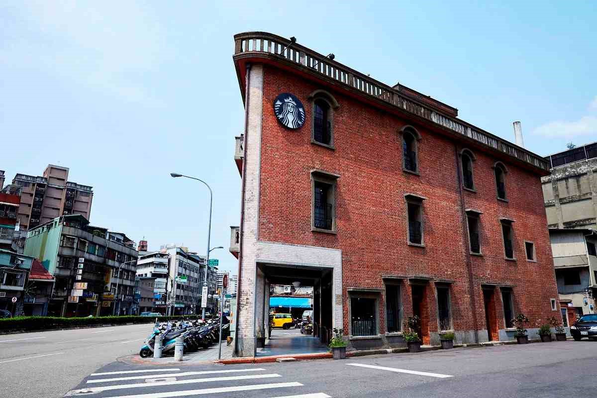 統一星巴克「艋舺門市」將於27日開幕。整棟獨立建築被認證為市級古蹟,同時也是全台第377家門市。圖/星巴克提供 統一星巴克「艋舺門市」將於27日開幕。整棟獨立建築被認證為市級古蹟,同時也是全台第377家門市。圖/星巴克提供