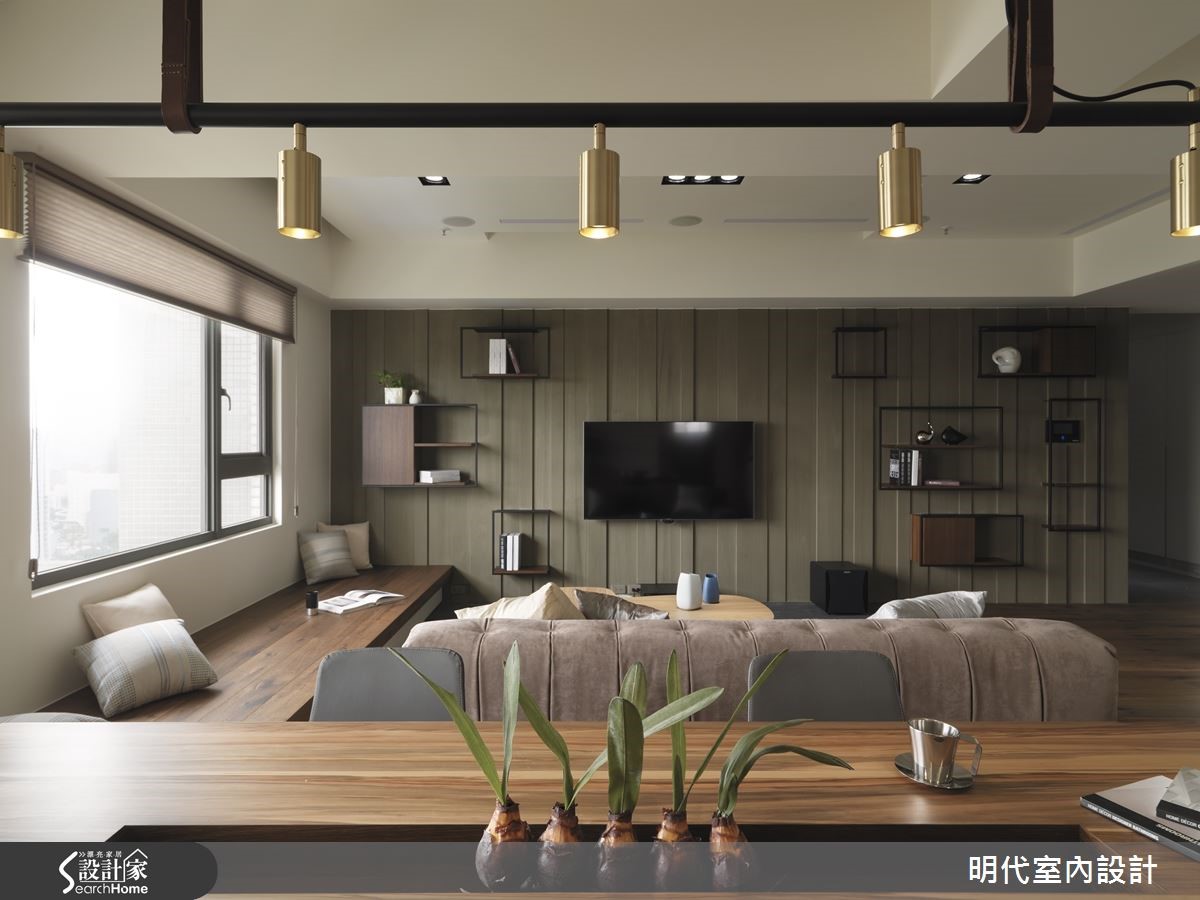 30 坪空間內,設計師以淺色作為主要基底,並揉入溫暖