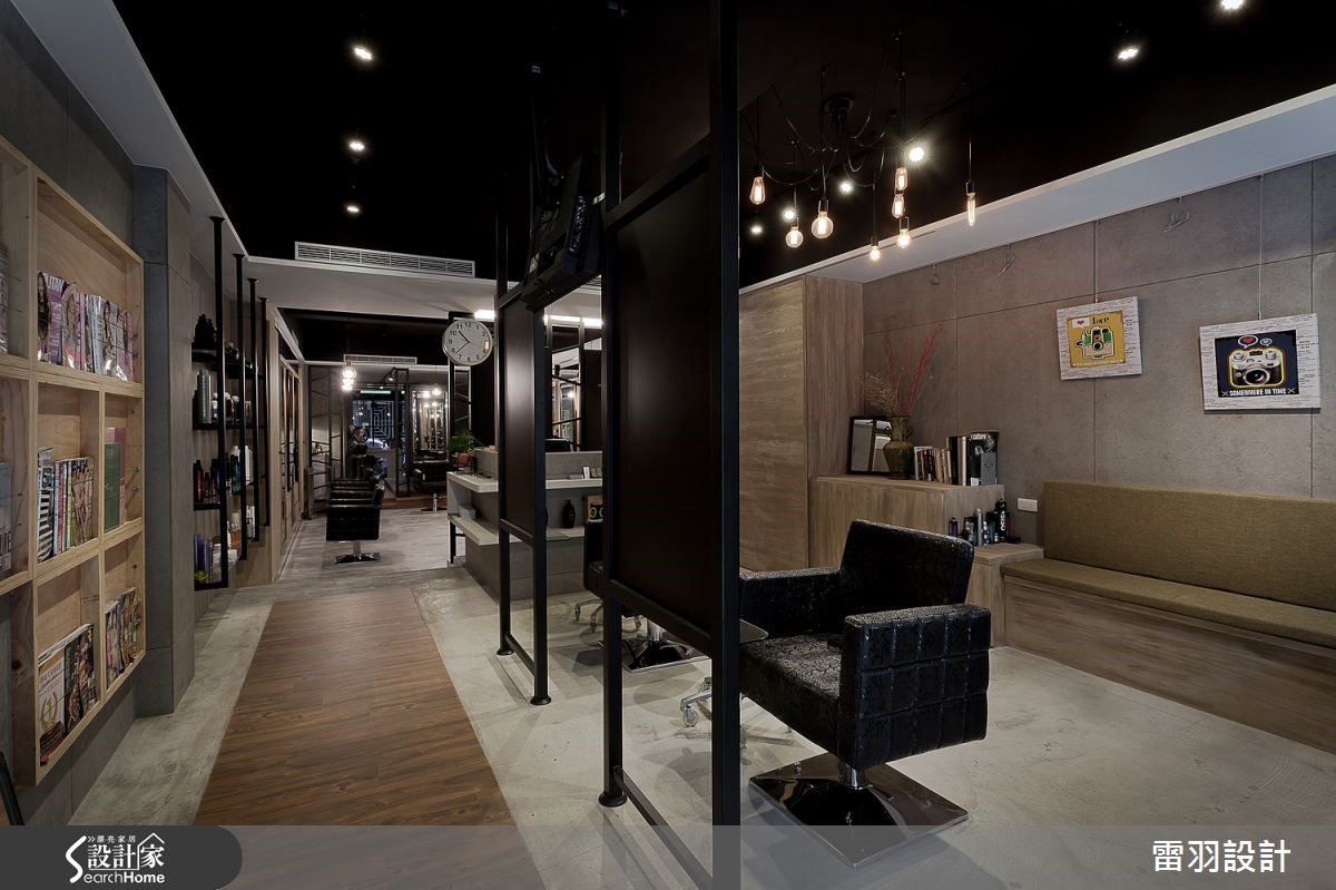 27 坪的 Loft 風髮廊,從外觀至內部裝潢,都非常有特