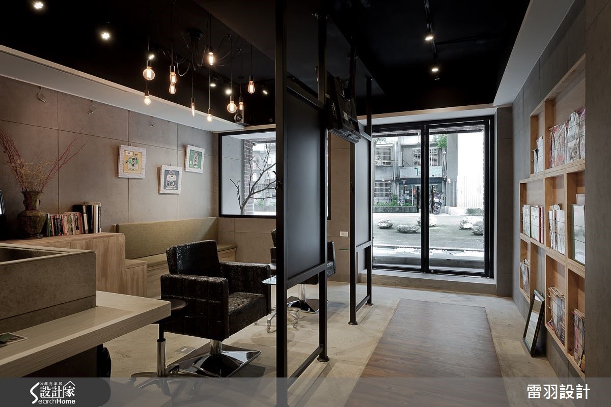 27 坪的 Loft 風髮廊,從外觀至內部裝潢,都非常有特