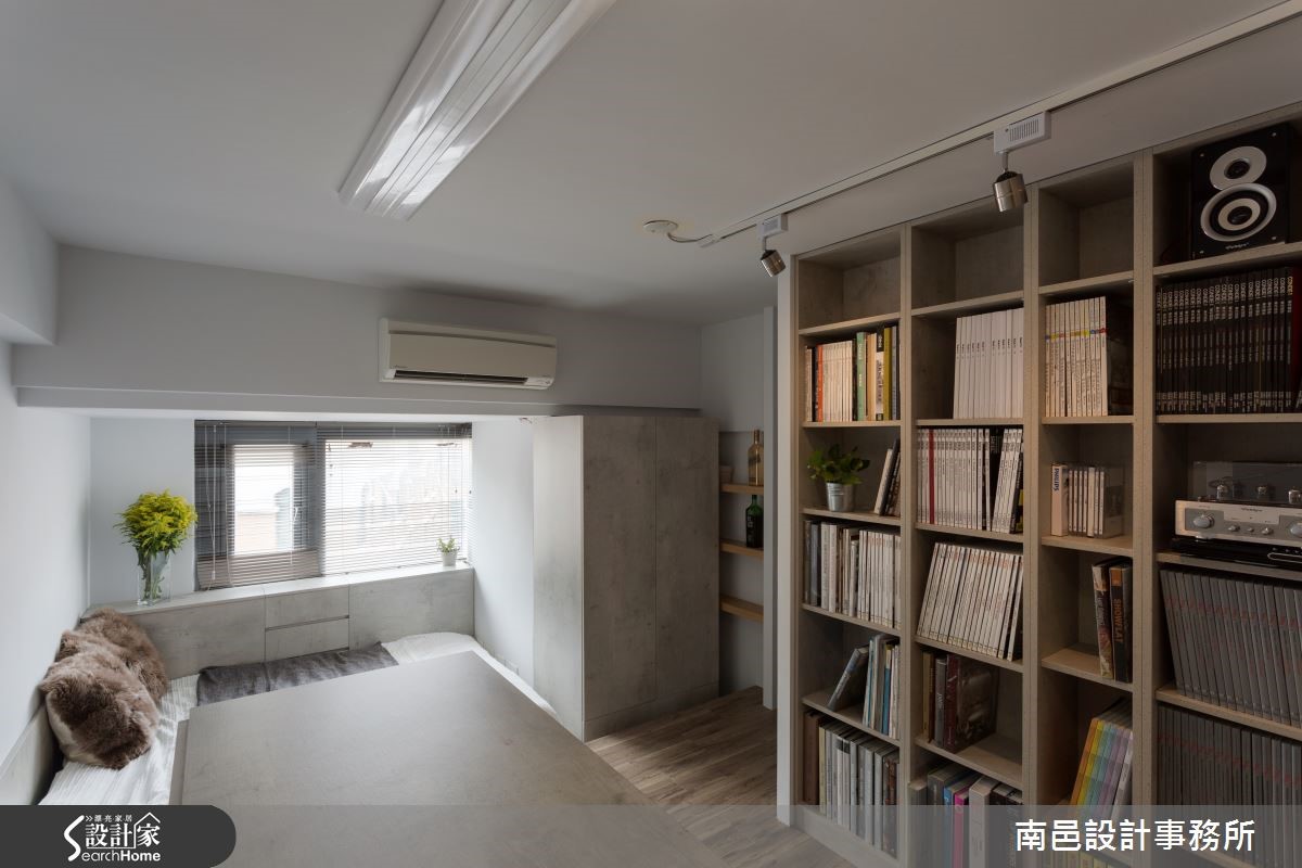 12 坪場域內,集結了工作室與起居功能,打造SOHO 族的