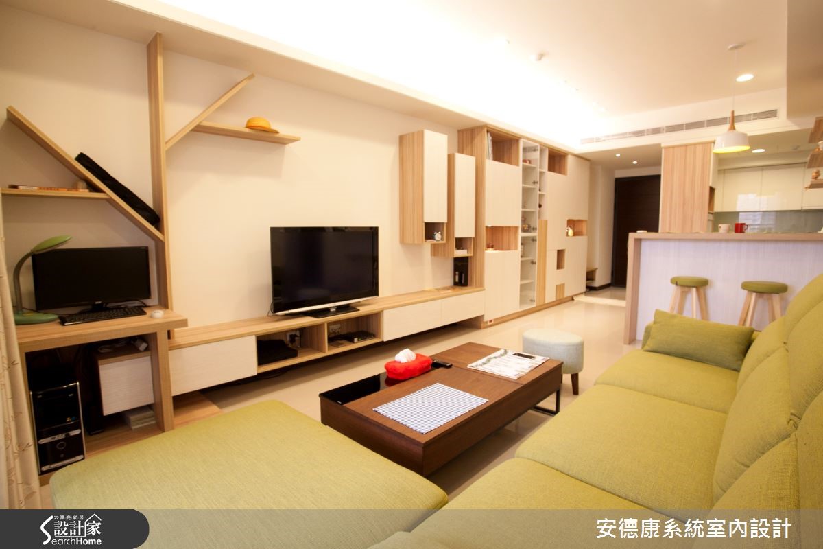 電視牆面以基本的收納展示櫃體由右自左延伸,並利用板材拼貼為樹枝造型,兼具置物與書房屏隔功能。 電視牆面以基本的收納展示櫃體由右自左延伸,並利用板材拼貼為樹枝造型,兼具置物與書房屏隔功能。
