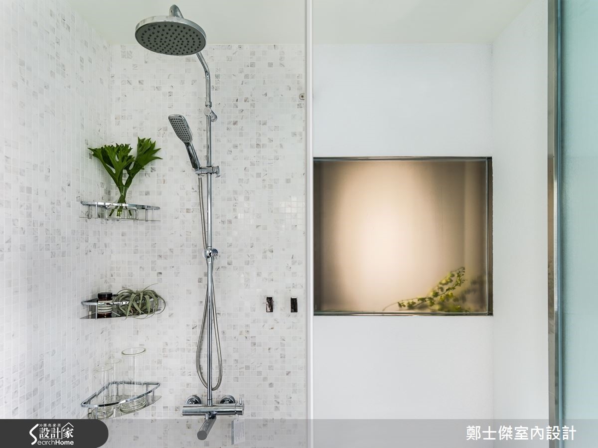 擁有大量藏書、喜愛繪畫與下廚的男屋主,在其居家空間