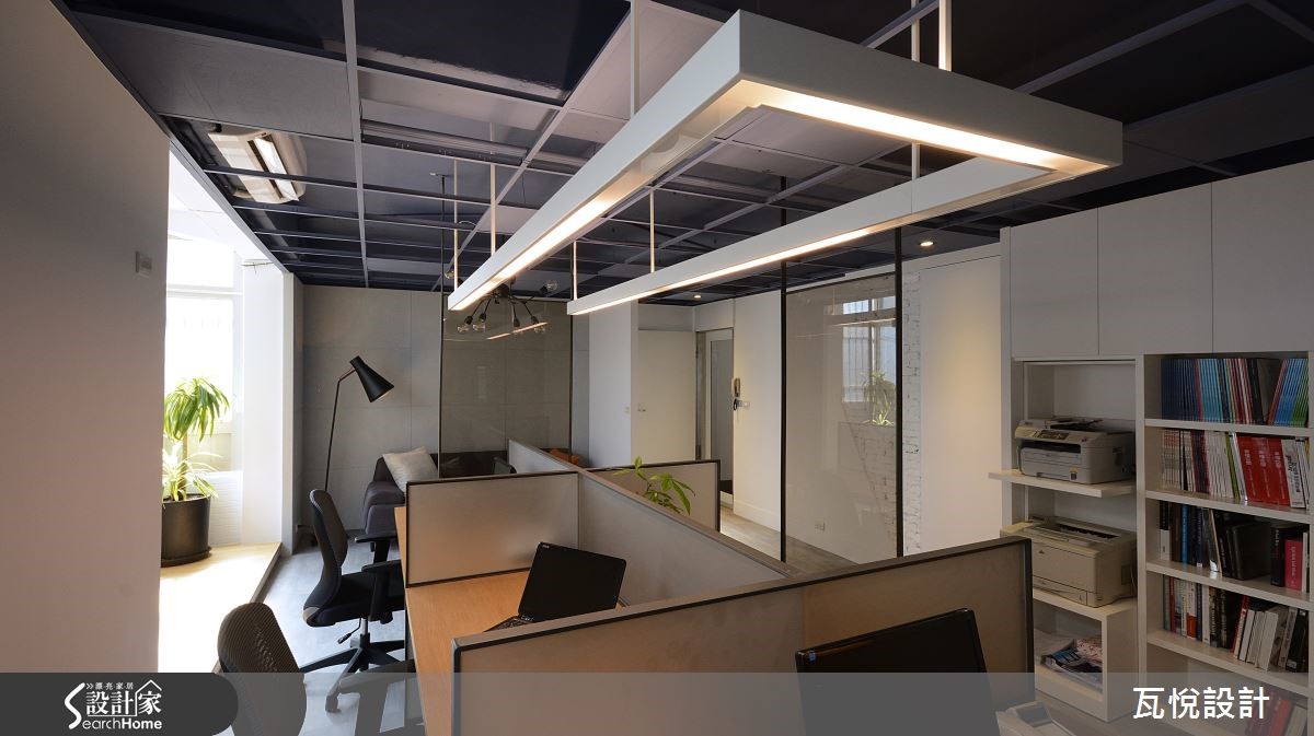 以 Loft 風定義的 28 坪辦公室,善用材質,實踐環保再