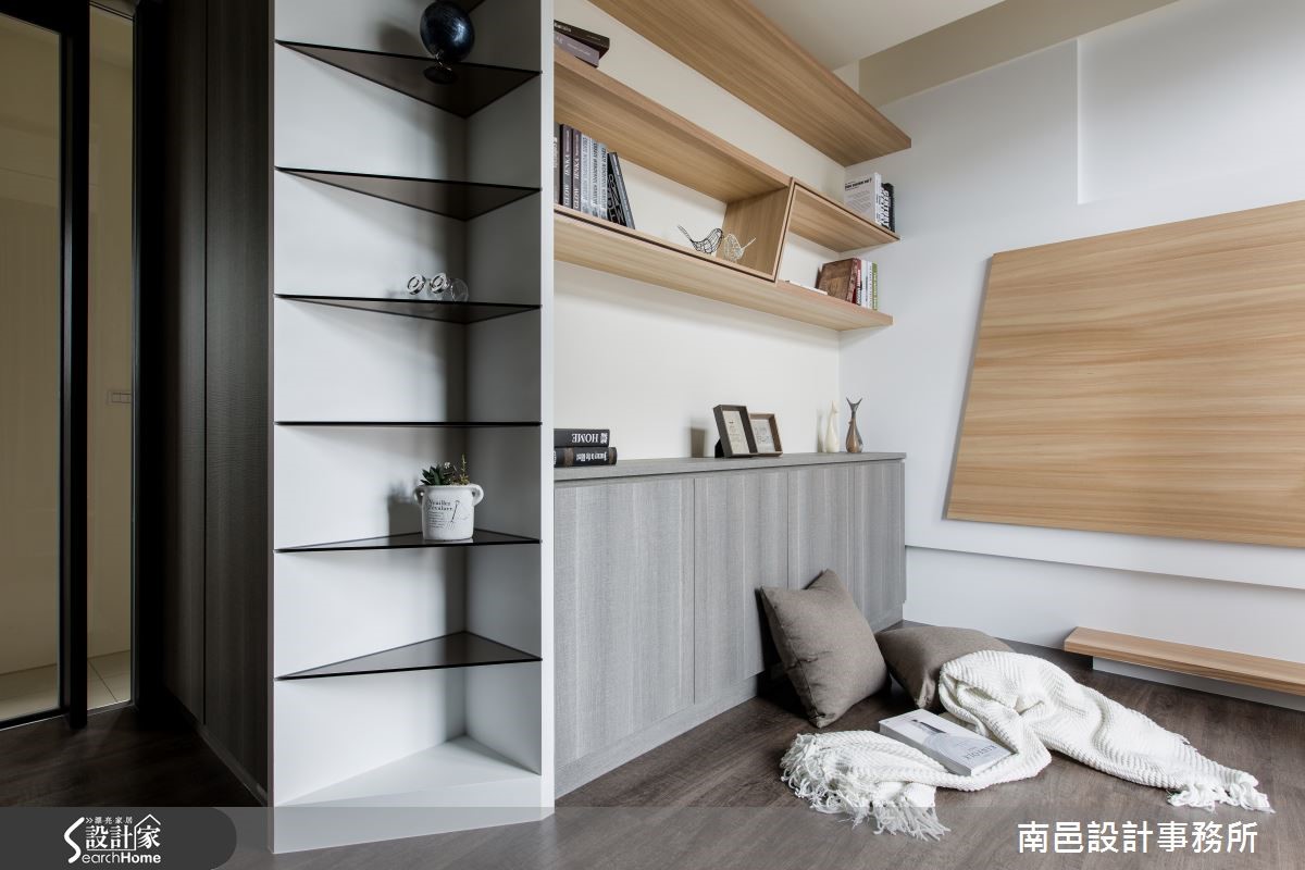 明亮的 4 層樓透天之中,住著重視收納機能的科技業夫