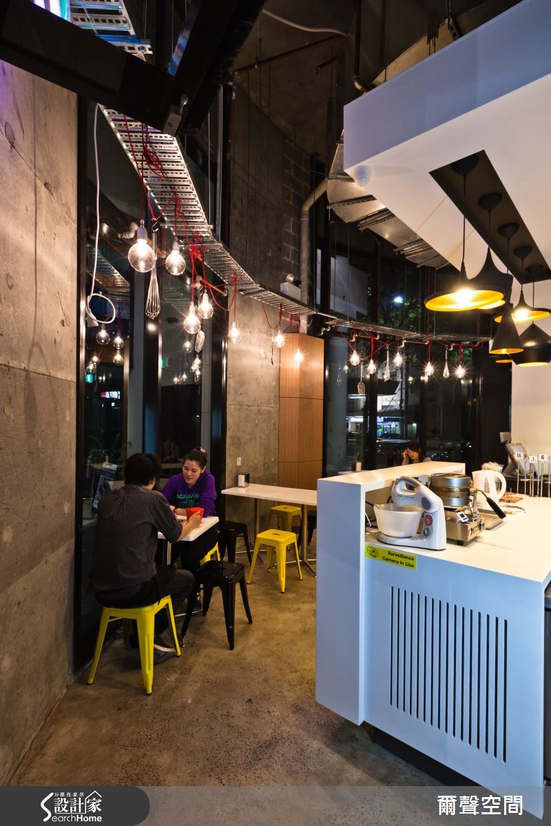 位於澳州雪梨,一間販售東方風味料理的快餐店,格局有