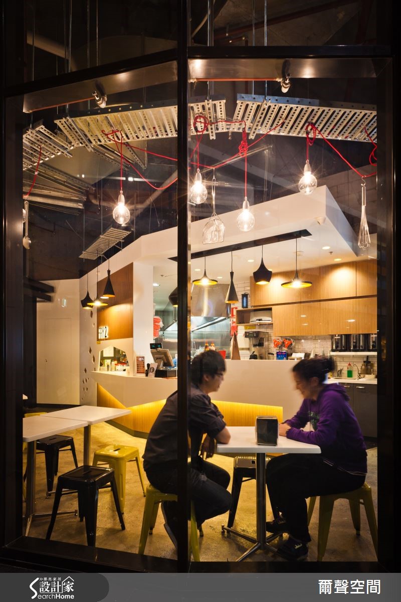 位於澳州雪梨,一間販售東方風味料理的快餐店,格局有