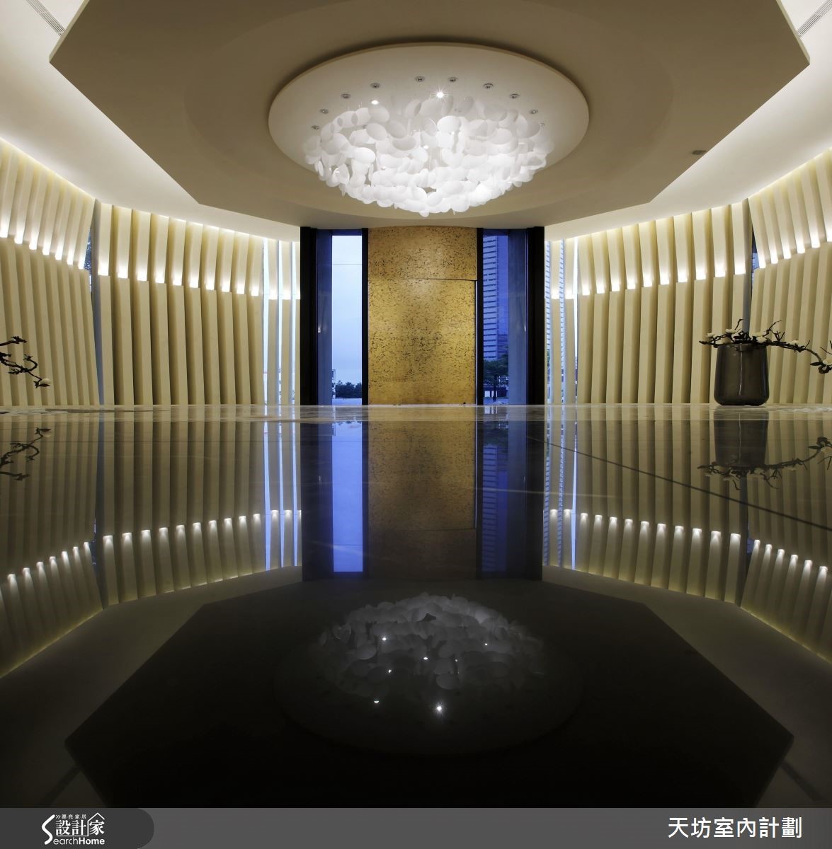 「摺紙」在許多人心目中,可謂一種童年記憶,而在西方