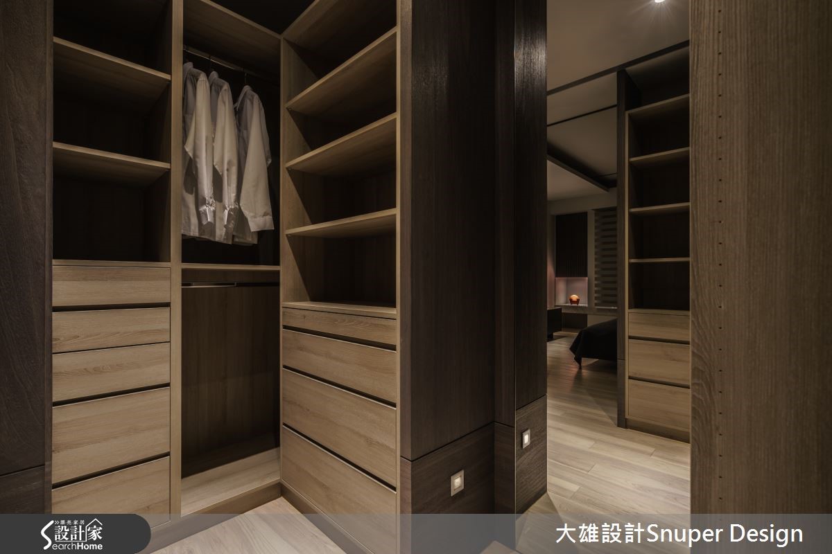 46 坪現代風宅邸,設計師透過木皮、石材與鏡面交織,