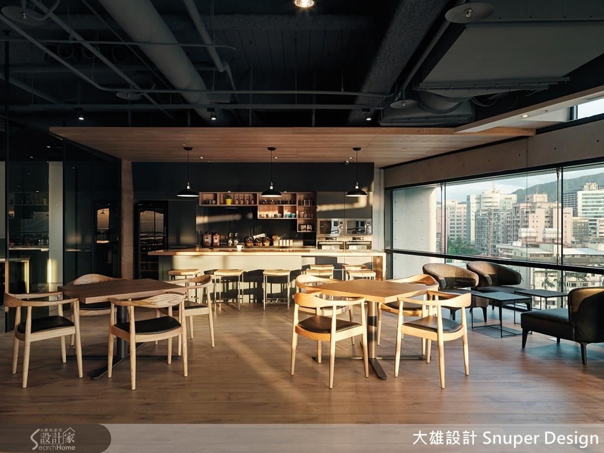 為因應現代人的生活習慣,我們將咖啡廳紓解壓力的形象帶入商業空間中,提供忙碌的工作者隨時感受愉悅的工作氛圍,並利用窗外的美麗風景調整工作節奏,達到心靈沉靜、舒緩心情的最佳效果。 為因應現代人的生活習慣,我們將咖啡廳紓解壓力的形象帶入商業空間中,提供忙碌的工作者隨時感受愉悅的工作氛圍,並利用窗外的美麗風景調整工作節奏,達到心靈沉靜、舒緩心情的最佳效果。
