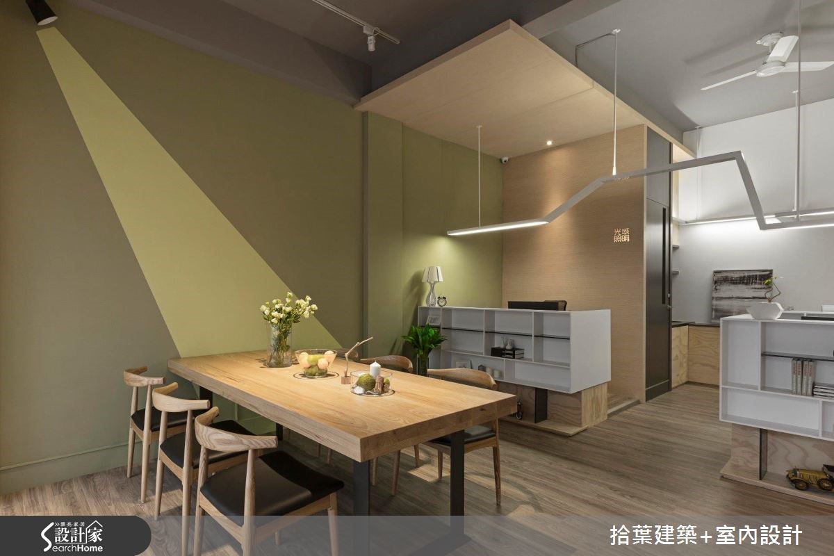 以清爽的純白色系、淺木色鋪排親和力十足的療癒氛圍,