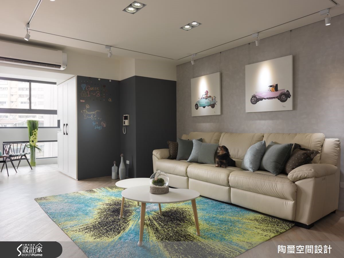 走進屬於新婚夫妻與愛犬的 32 坪居家,設計師以開闊的