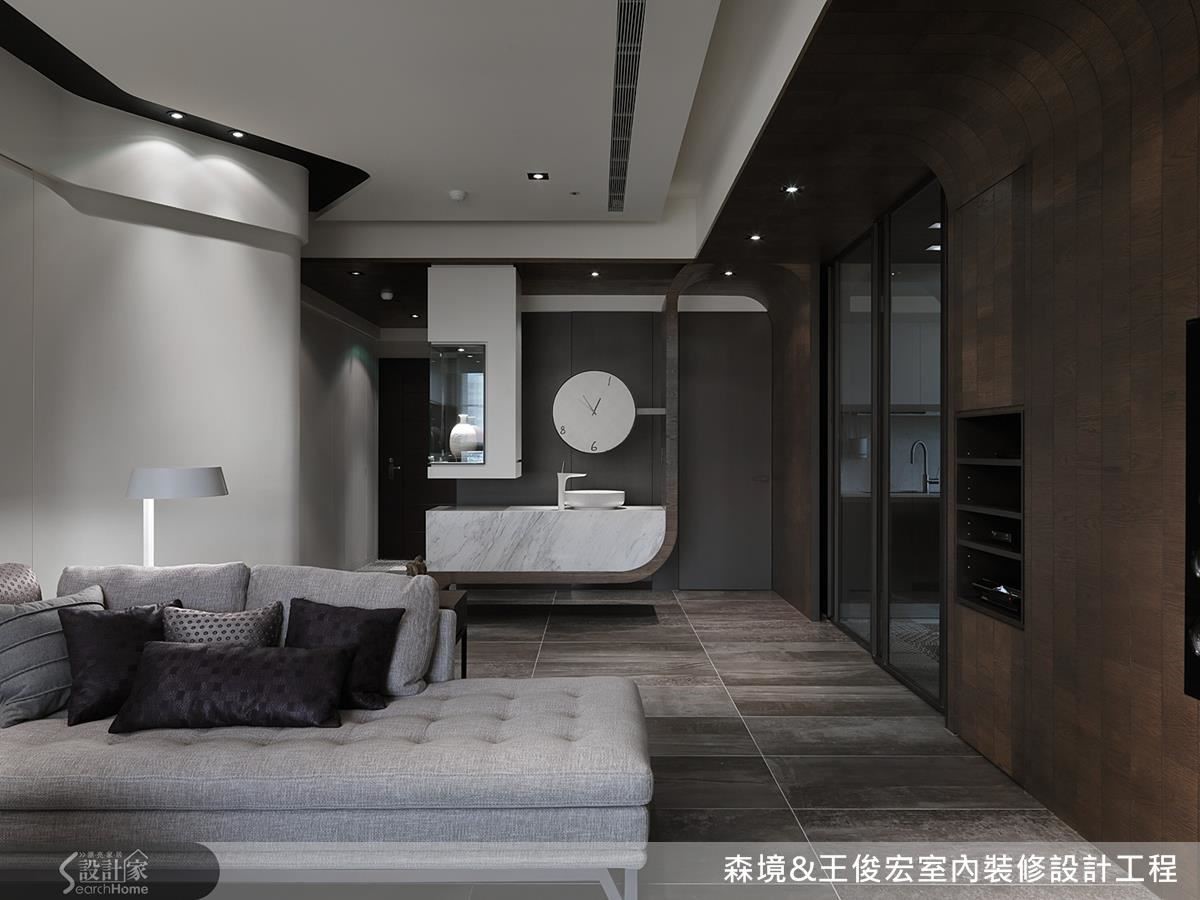 在美型與機能間取得平衡,一針見血的格局安排,充分展現居住者人文氣息濃厚的生活品味。 在美型與機能間取得平衡,一針見血的格局安排,充分展現居住者人文氣息濃厚的生活品味。