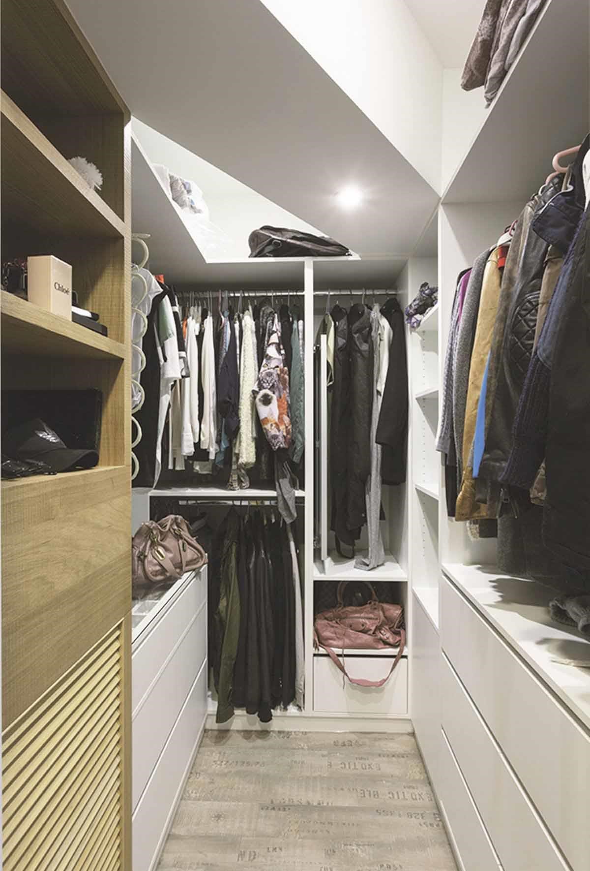 以Loft 風作為設計主軸,不僅拆掉原有的兩房隔間,改