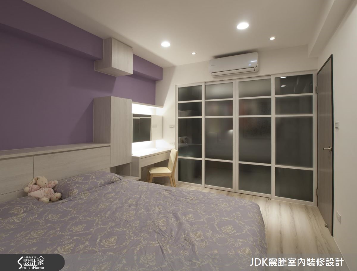 22 坪老屋有著壁癌、格局不均與動線失衡的問題,有著