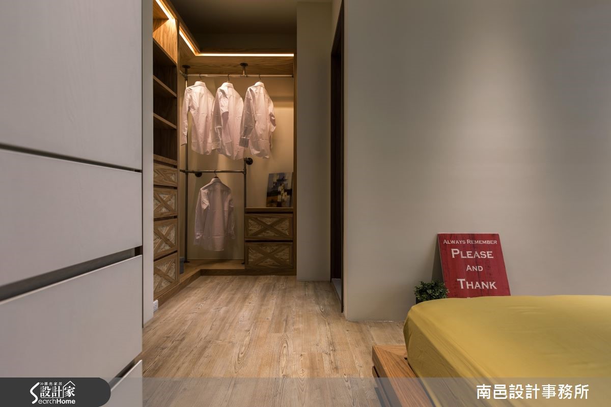 20 坪單層居宅,以 Loft 風定義,並加入豐富色彩、軟
