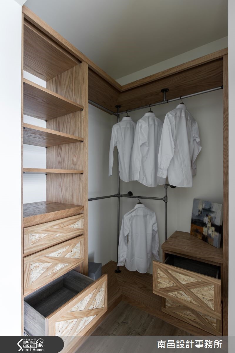 20 坪單層居宅,以 Loft 風定義,並加入豐富色彩、軟