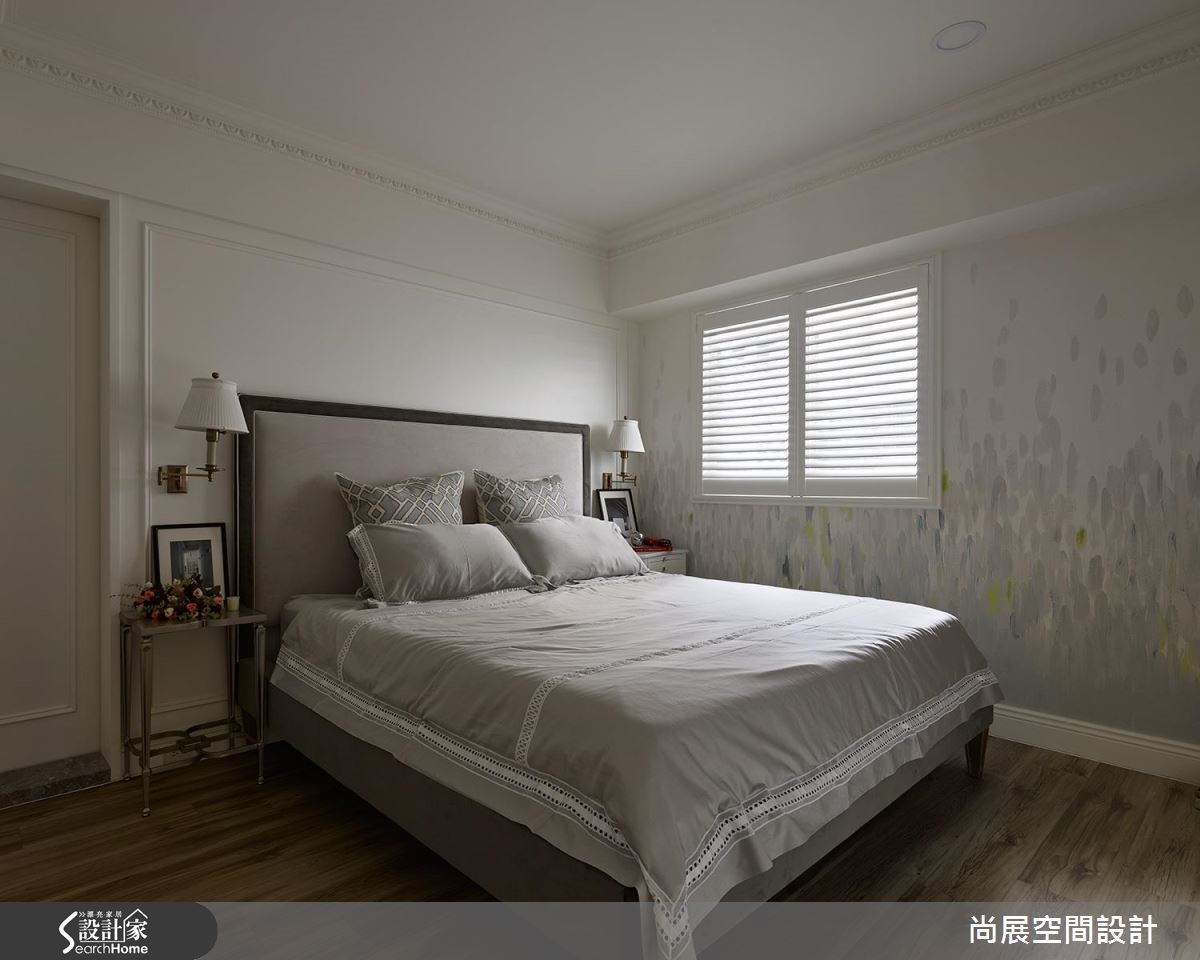 以湖畔小屋的景色作為靈感發想,一改美式風的鮮麗用色