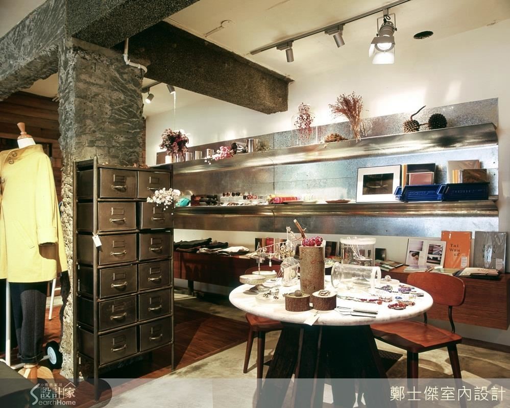 擁有建築、室內設計本科系的專業背景,或師承名門大師