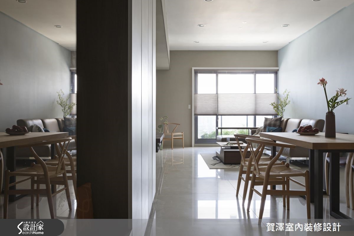 科技業輕熟女有著許多嗜好,包含閱讀、品酒與瑜珈,設