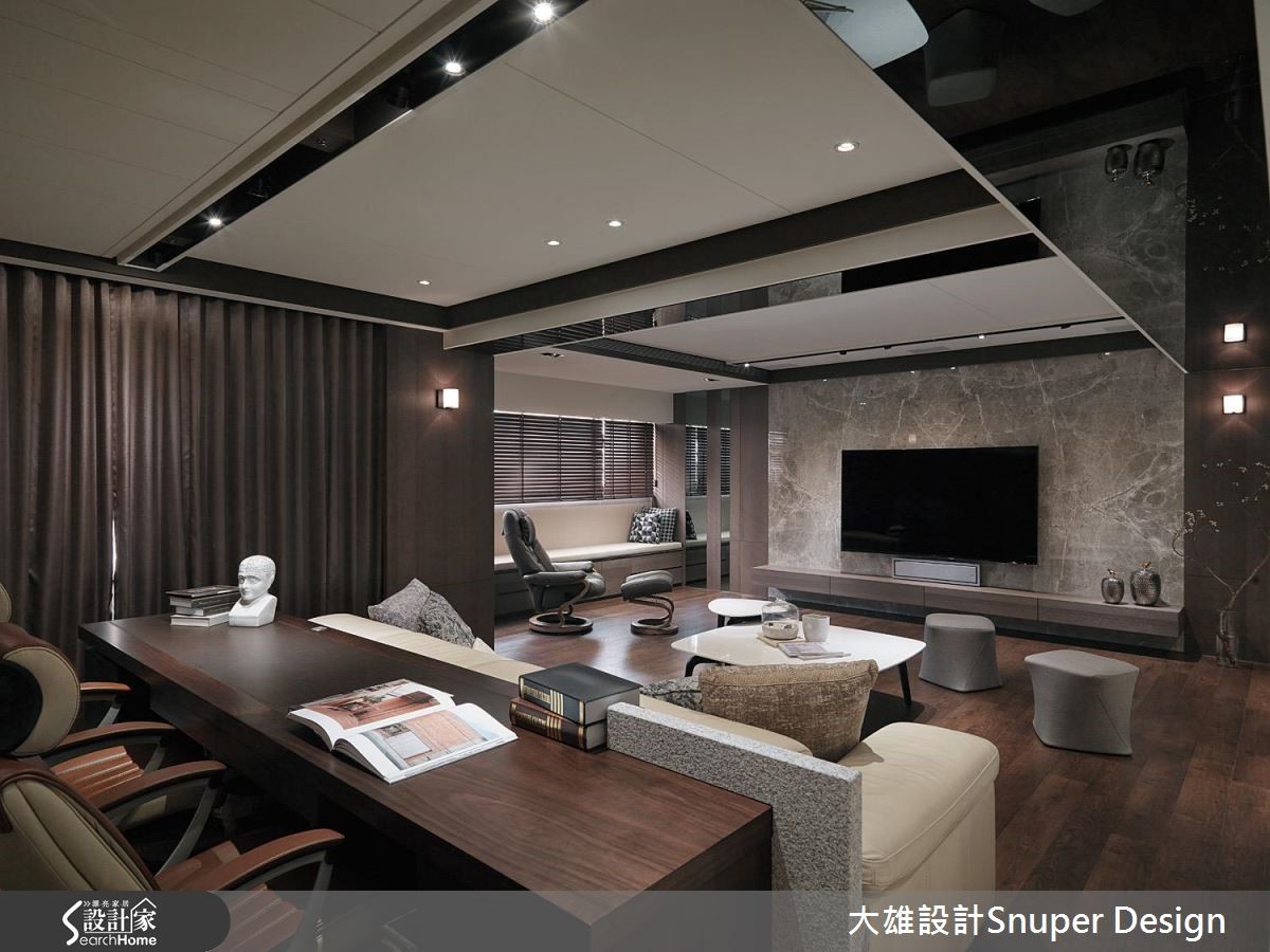 此案為複層設計,設計師於西方的空間架構中,埋入中式