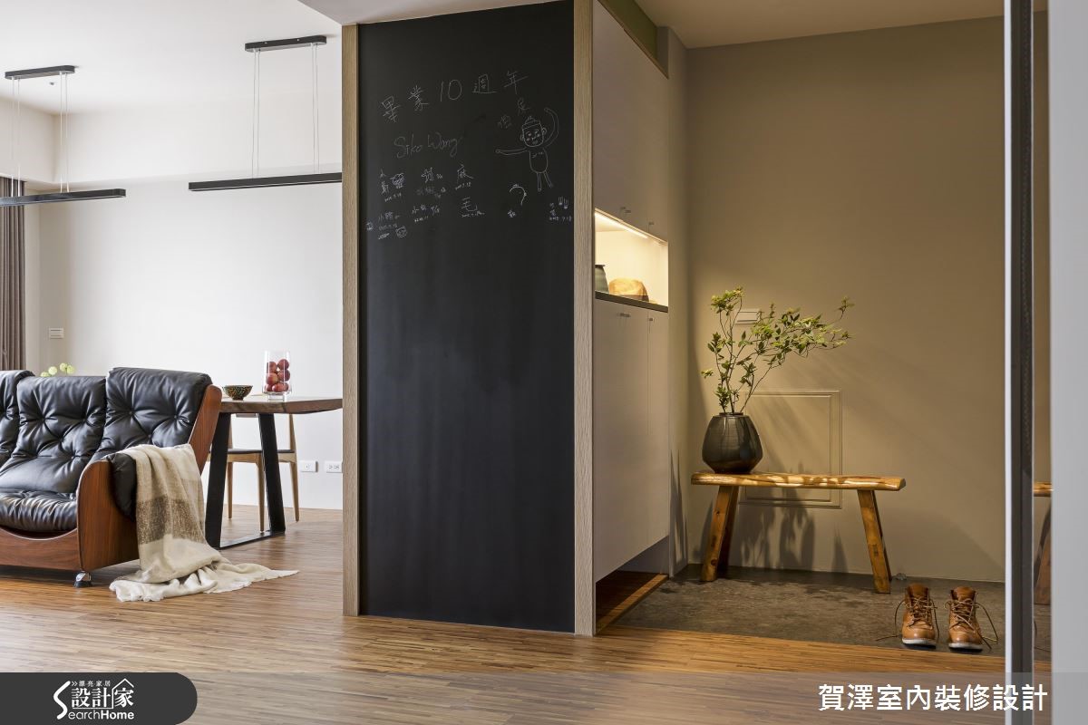 前身為中古屋的 35 坪居家,在經由設計師改造後,於空