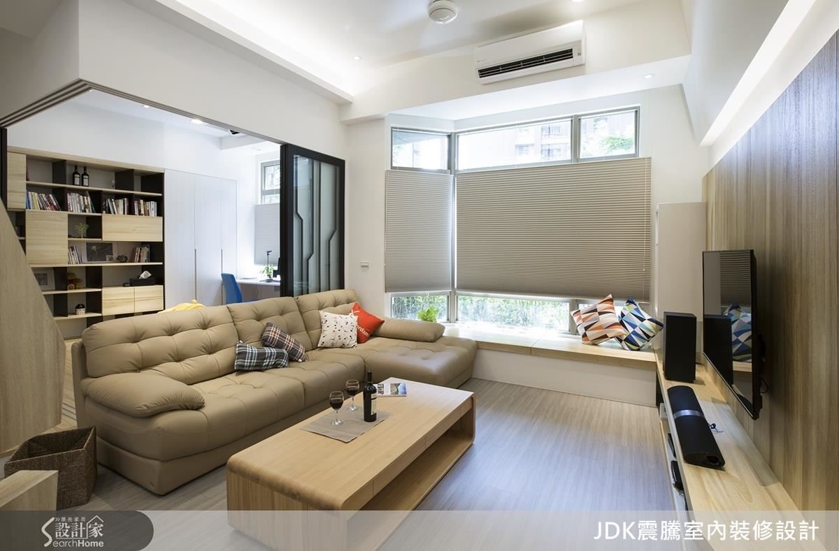 35 坪的大廈一樓,原本樓中樓的屋型隔了 8 個小房間!