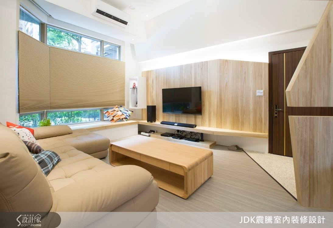35 坪的大廈一樓,原本樓中樓的屋型隔了 8 個小房間!
