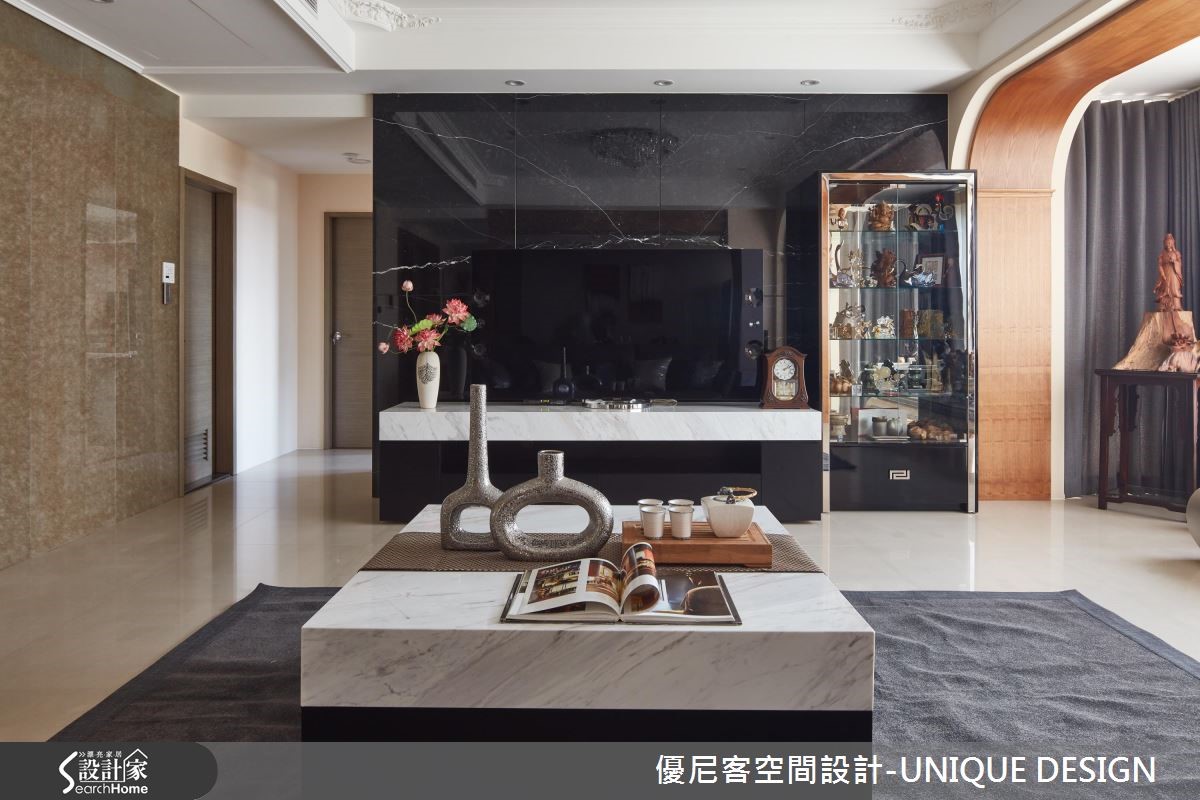 設計師必須於這幢近百坪宅邸挑戰兩大目標,第一是在屋