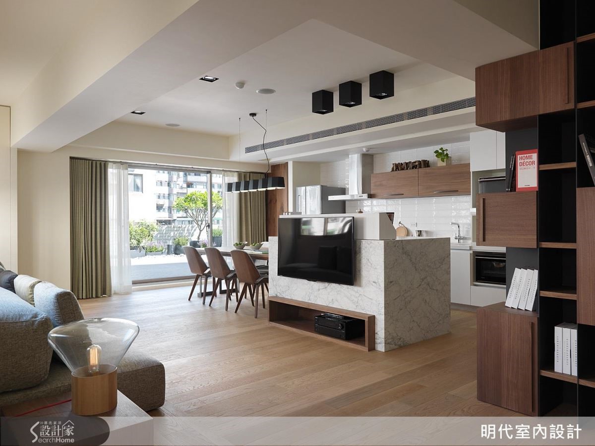屋齡有 20 年以上的本案,有一座跟室內幾乎呈現 1 : 1