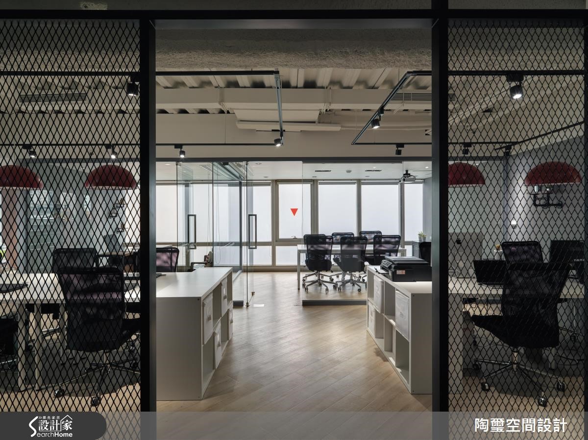 前身為中古屋的「承昱行銷」辦公空間,坪數雖僅 25 坪