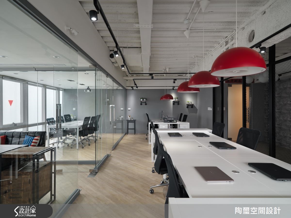 前身為中古屋的「承昱行銷」辦公空間,坪數雖僅 25 坪