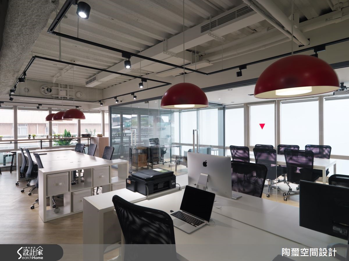 前身為中古屋的「承昱行銷」辦公空間,坪數雖僅 25 坪