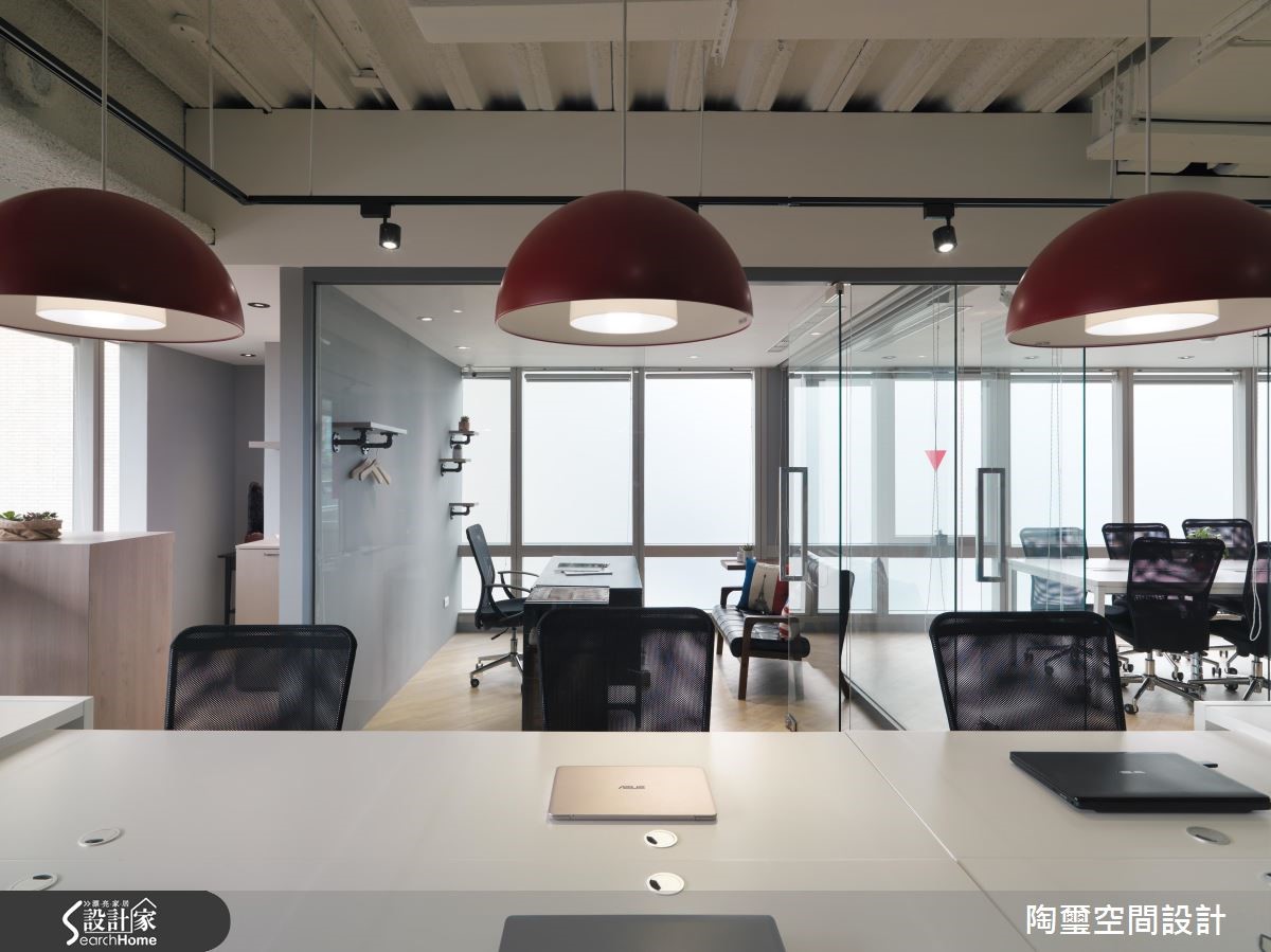 前身為中古屋的「承昱行銷」辦公空間,坪數雖僅 25 坪