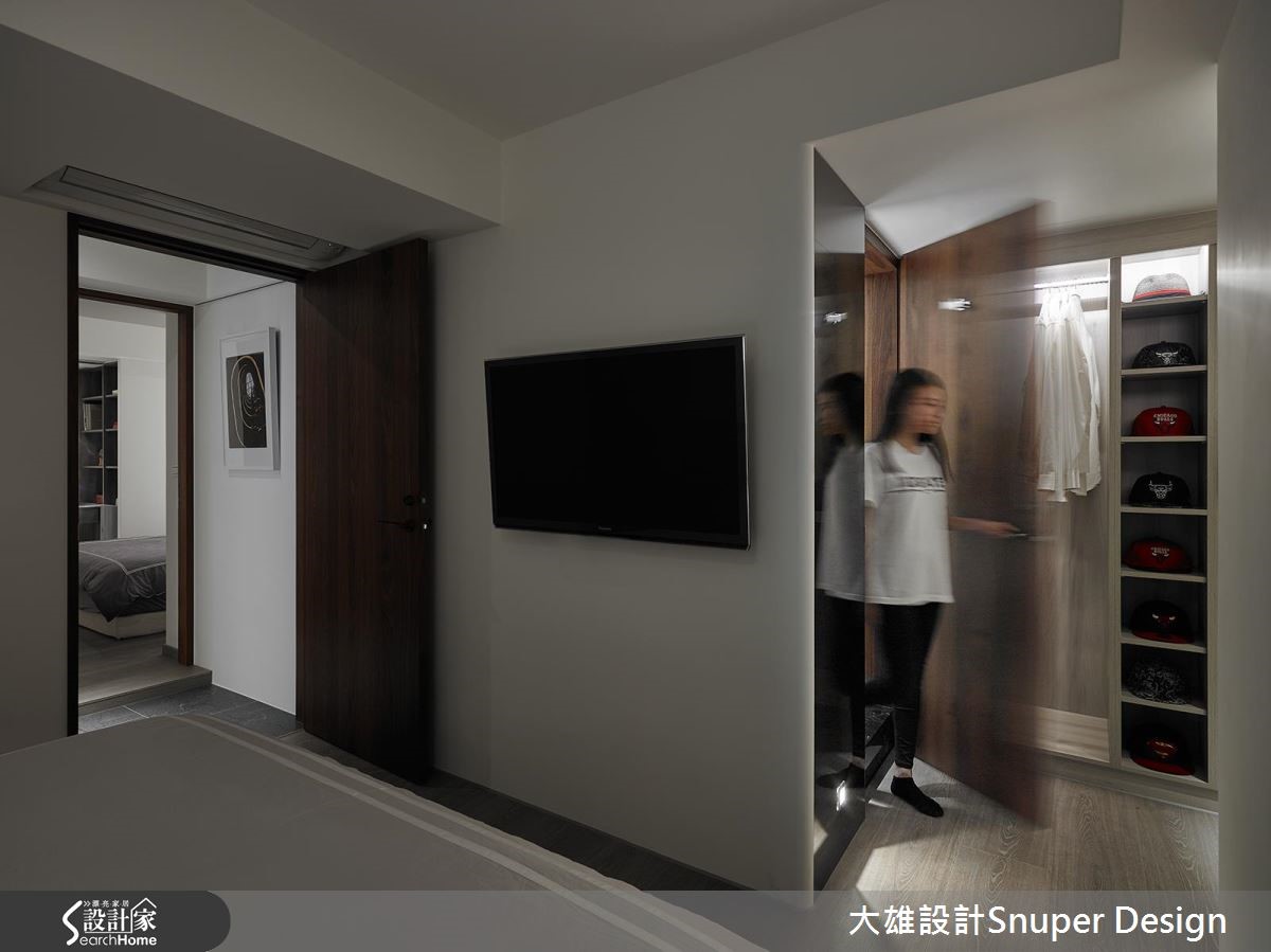 隨著流暢動線,將格局彼此連貫、交迭,保留自主性,也