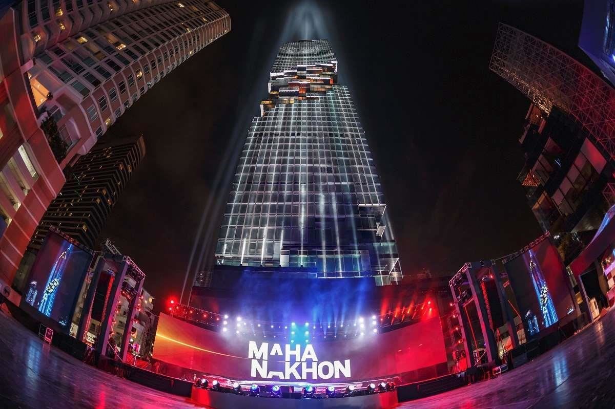 Mahanakhon大廈底層則有高級商場、頂級餐廳及Vogue Lounge,充分濃縮頂級享受於一身。 Mahanakhon大廈底層則有高級商場、頂級餐廳及Vogue Lounge,充分濃縮頂級享受於一身。