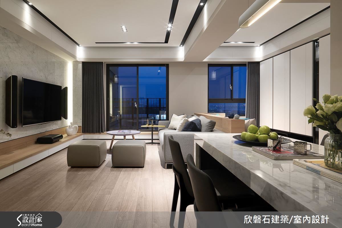 上方可以擺放綠意盆栽或逸品,抽屜打開也便於收納各種小物,賓客來臨時,立刻化身為一整排長椅。 上方可以擺放綠意盆栽或逸品,抽屜打開也便於收納各種小物,賓客來臨時,立刻化身為一整排長椅。