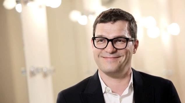 Thomas Griem 分享自己印象最深刻的老建築改造,是位於倫敦 150 年歷史的古蹟公寓,外觀和內部裝潢都受到法律嚴格規範和保護;此外,他也談到室內設計師最常需要跨界思考的事情,常是屋主的預算,設計師們需要聰明地在限制內,依然保有居住環境兼具美感、機能和舒適度。 Thomas Griem 分享自己印象最深刻的老建築改造,是位於倫敦 150 年歷史的古蹟公寓,外觀和內部裝潢都受到法律嚴格規範和保護;此外,他也談到室內設計師最常需要跨界思考的事情,常是屋主的預算,設計師們需要聰明地在限制內,依然保有居住環境兼具美感、機能和舒適度。